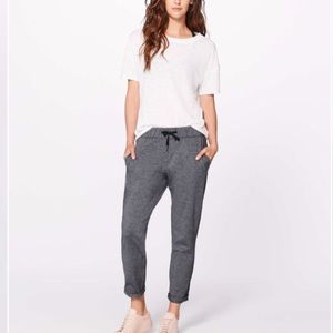 Lululemon On the Fly pants heathered black gray size 2 like new